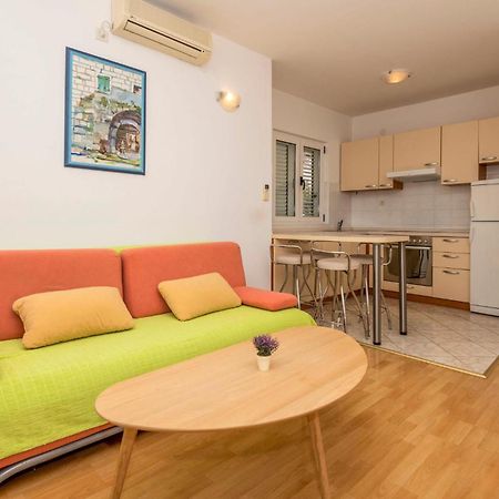 Lovely Apartment In Makarska With Kitchen Buitenkant foto