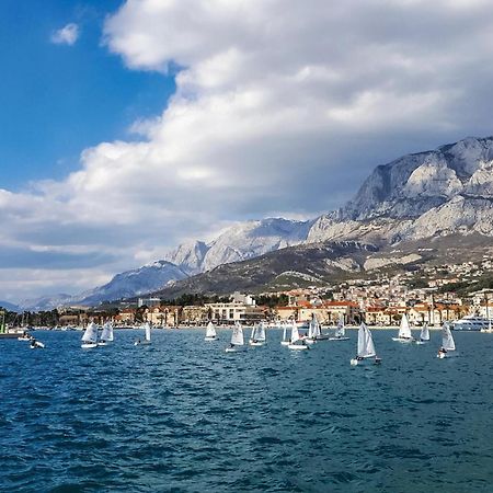 Lovely Apartment In Makarska With Kitchen Buitenkant foto